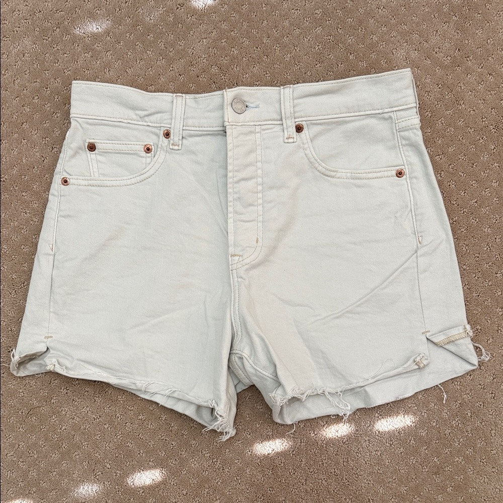 *NWOT* GAP High Rise 4" Denim Cut Off Shorts, Bleach Blue, Size 28
